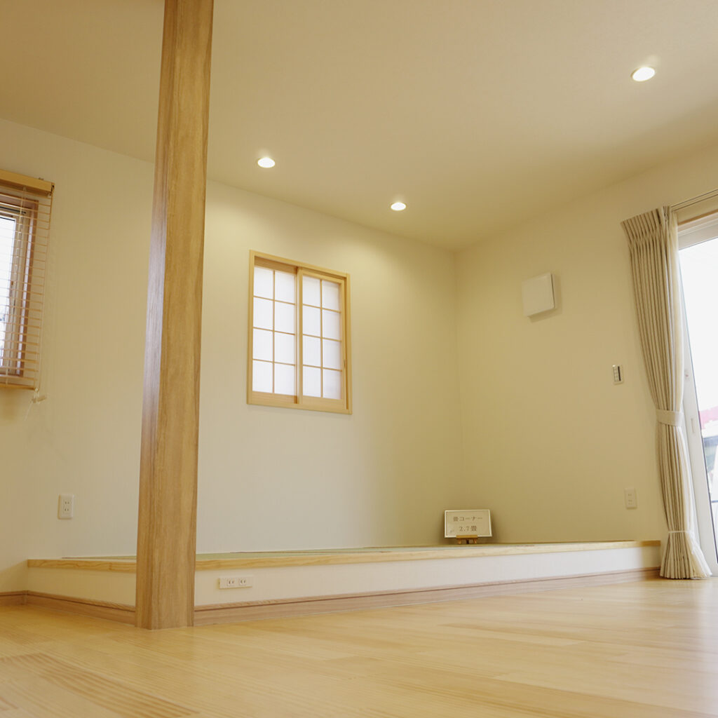 リビングの小上がりの畳コーナーの画像