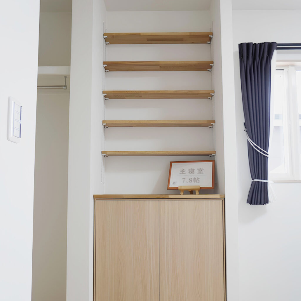 主品質にある本棚の画像